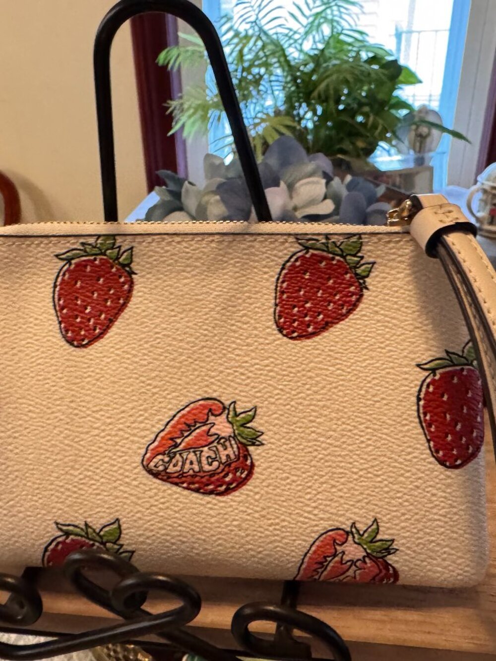 NWT Coach Corner Zip Wristlet Strawberry Print Chalk Multi CBB81 - Picture 2 of 8